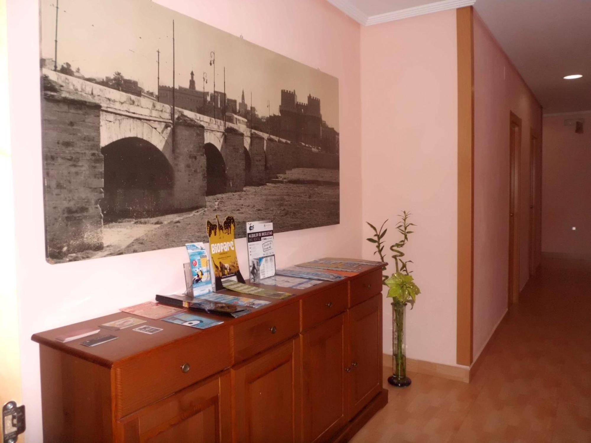 Hostal Abastos Valencia Ngoại thất bức ảnh