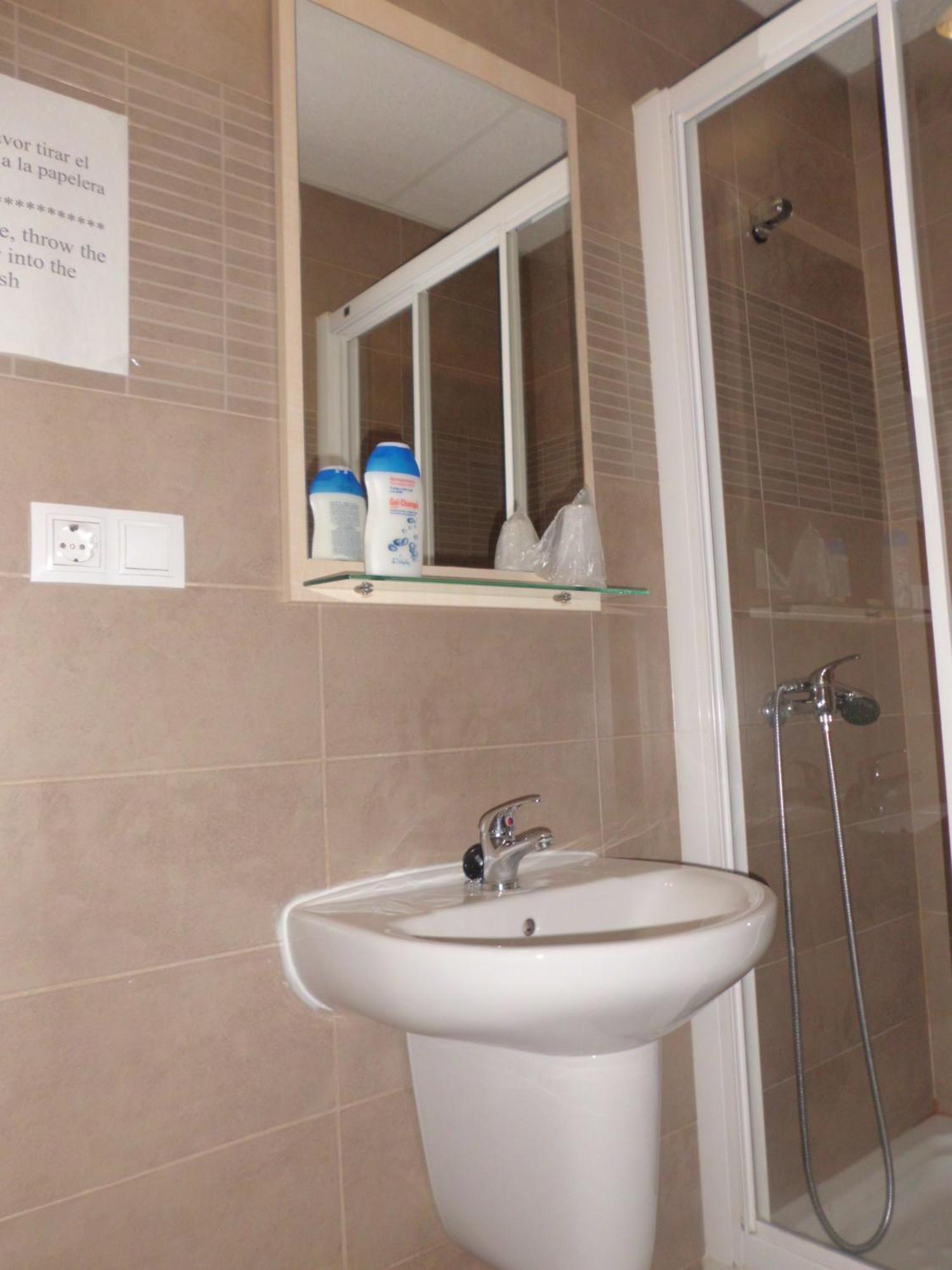 Hostal Abastos Valencia Ngoại thất bức ảnh